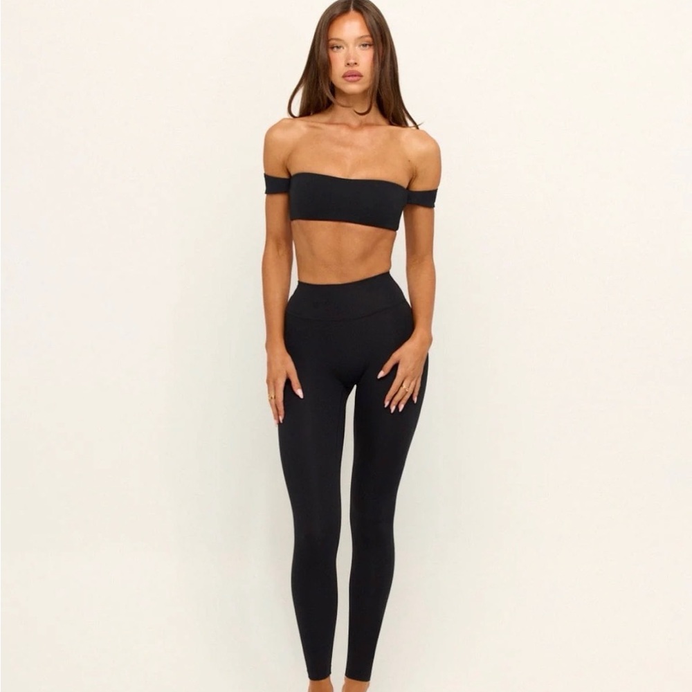 Off-Shoulder Black Sports Bra and pants    Matching set Women’s Active CSB